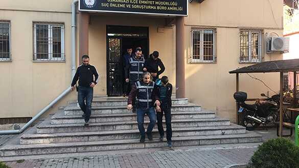 Arabalardan çaldıkları paralarla araba aldılar