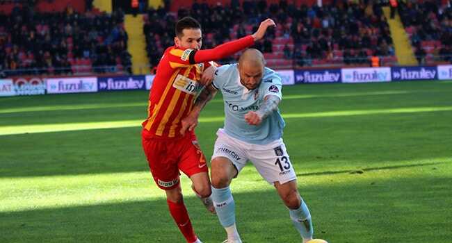 Başakşehir 1 puanı 90+7'de kurtardı