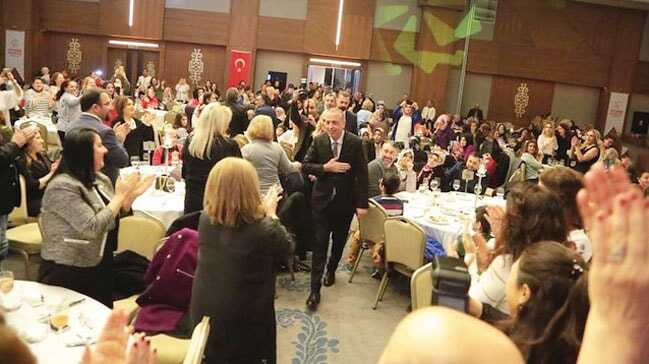 CHP’li İlgezdi, 31 Mart seçimleri öncesinde para saçmaya başladı